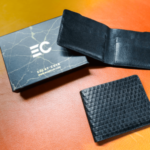 Eclat Cuir embossed basket pattern minimalist bifold wallet in black vegetable-tanned leather with 4 card slots and 1 cash chamber