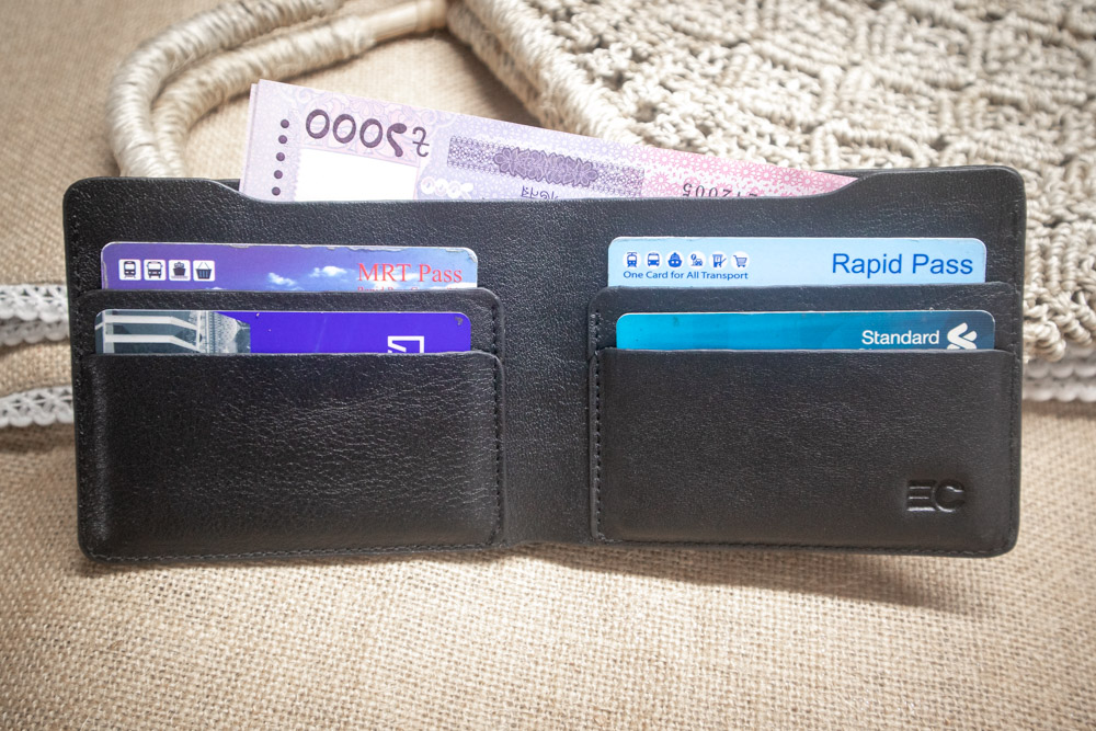 M- 533 – Basket Embossed Black Bifold Wallet