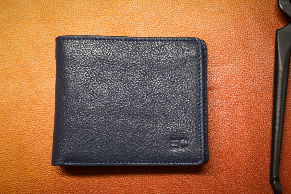 Model – M607 - Vegetable-Tanned Oil Pull-Up Leather Bi-Fold Wallet (Natural Milling)-2